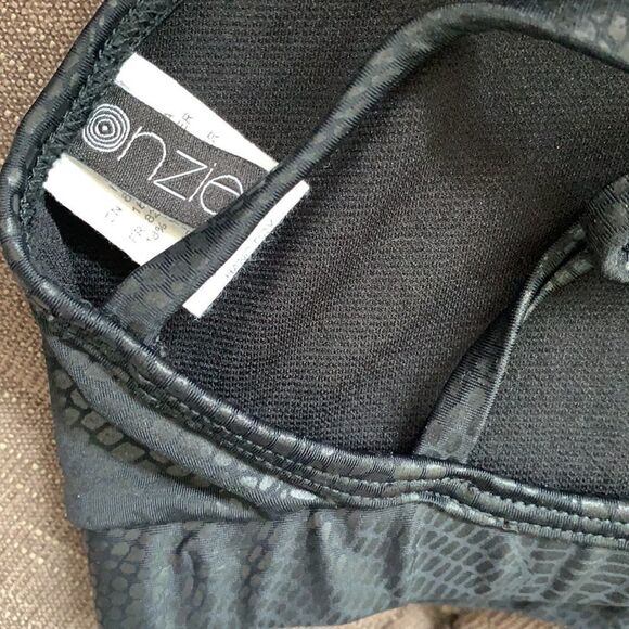 ONZIE HIGH NECK TRIANGLE STRAPPY BACK FAUX LEATHER LOOK SIZE M/L - Picture 4 of 8